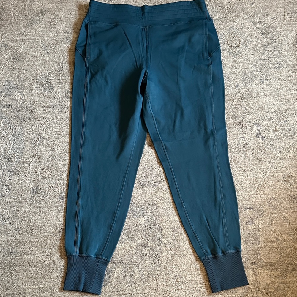 Lululemon women’s joggers
Size 10
Color teal